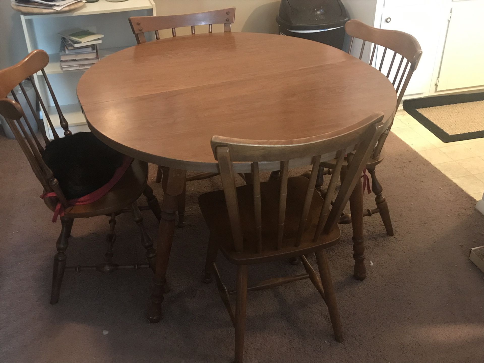 Kitchen Table & 5 Chairs