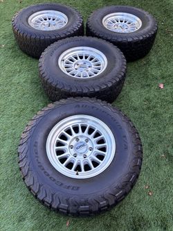 Chevy Silverado like new KMc rims and tires 315/70/17!
