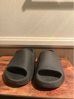 onxy yeezy slides
