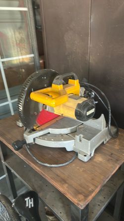 DeWALT DW708 12-inch sliding compound miter
