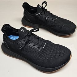 Flux Adapt Runner Black Gum Mens Size 9.5 Womens Size 11 Running Athletic Shoes

Great condition. Size 9.5 mens. from non smoking pet free home. Will 