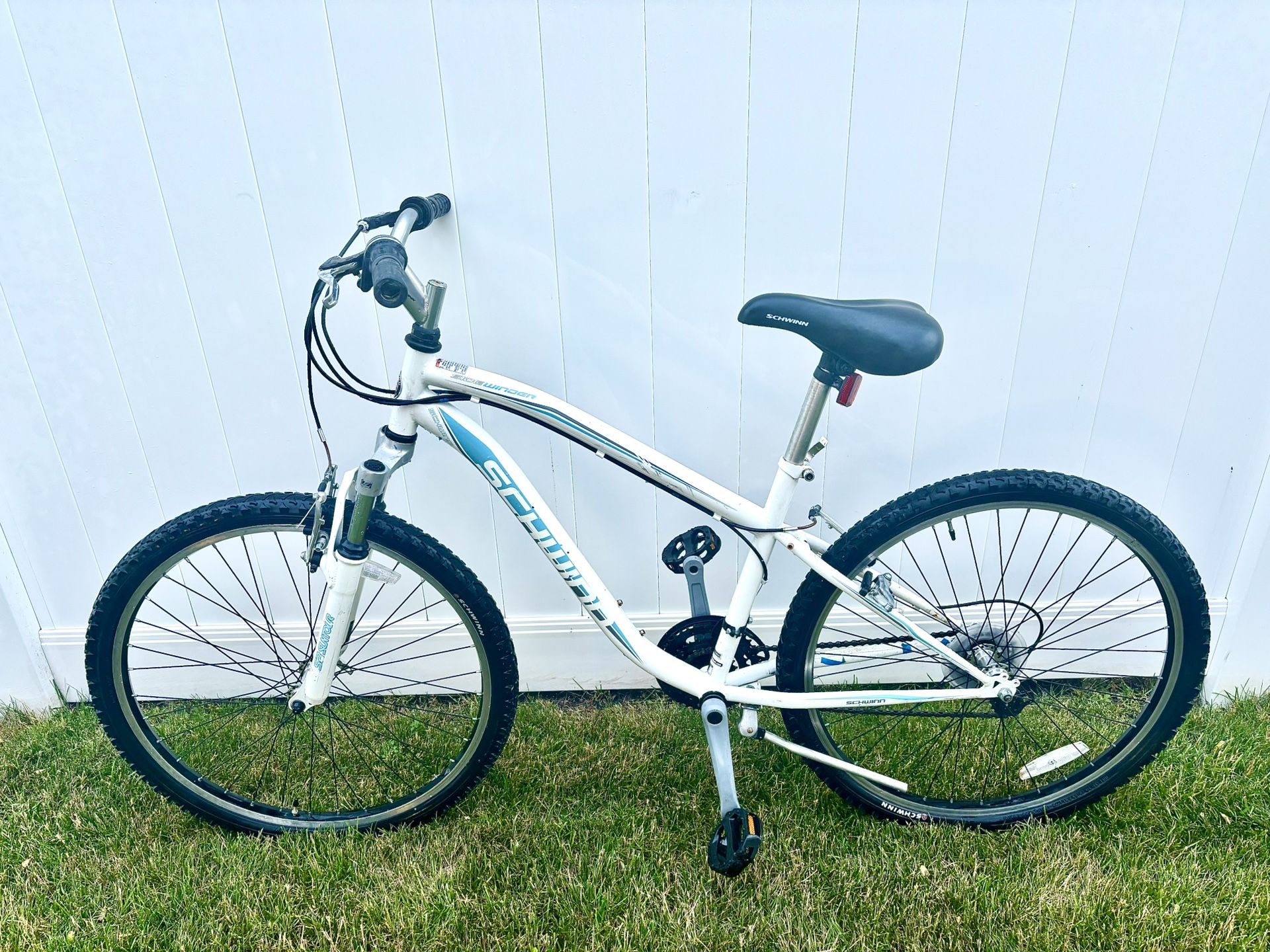 Schwinn Hyrbrid Bike- White & Blue