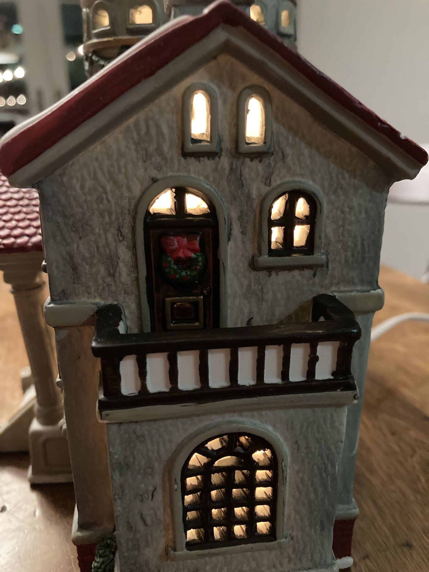 Christmas Village/ Lemax Kensington Museum Fine Art  Lighted Porcelain House
