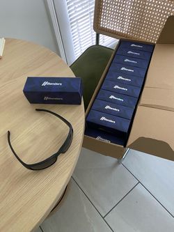 BLENDERS EYEWEAR