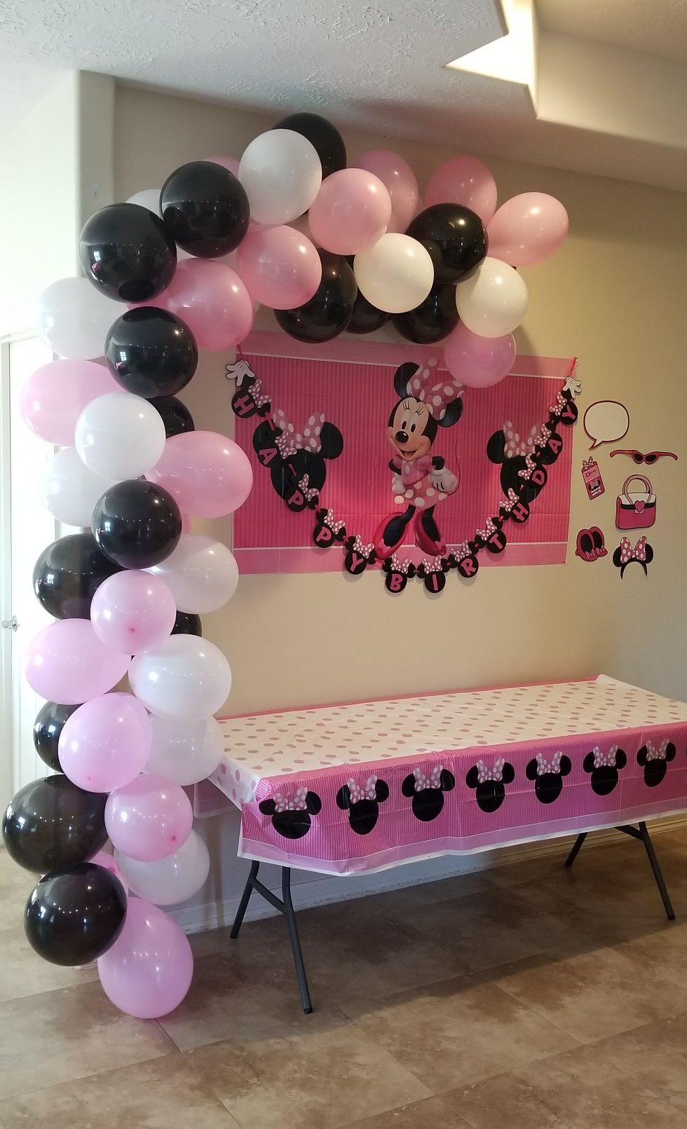 *Minnie Mouse Birthday Party Balloons and Decorations *