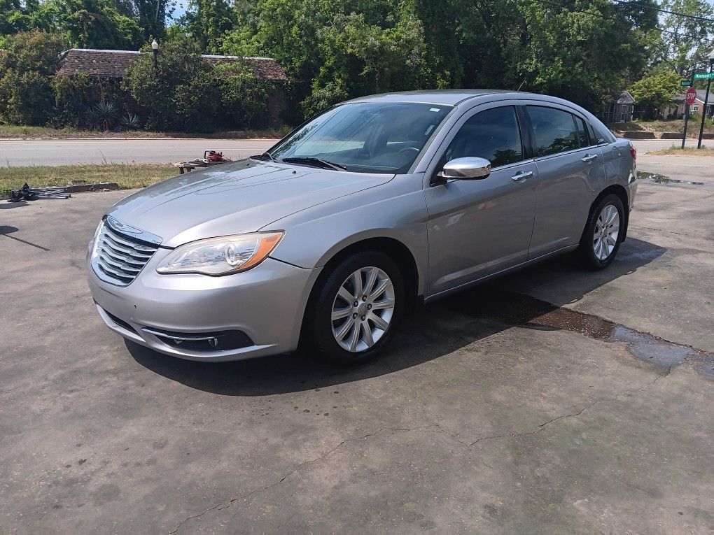 2013 Chrysler 200