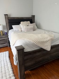 Queen Bed Set