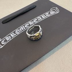 Cro-heart ring