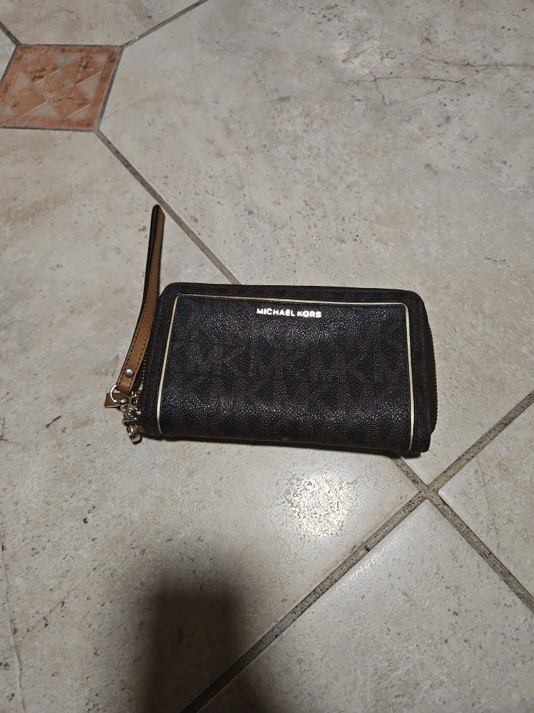 Michael Kors Wallet For Women's Medium Size