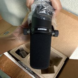 Shure SM7B Dynamic Studio Microphone