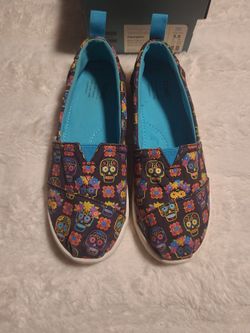 TOMS kids Size 3.5 Youth