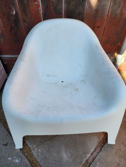 White Plastic Outdoor Lounge Chair