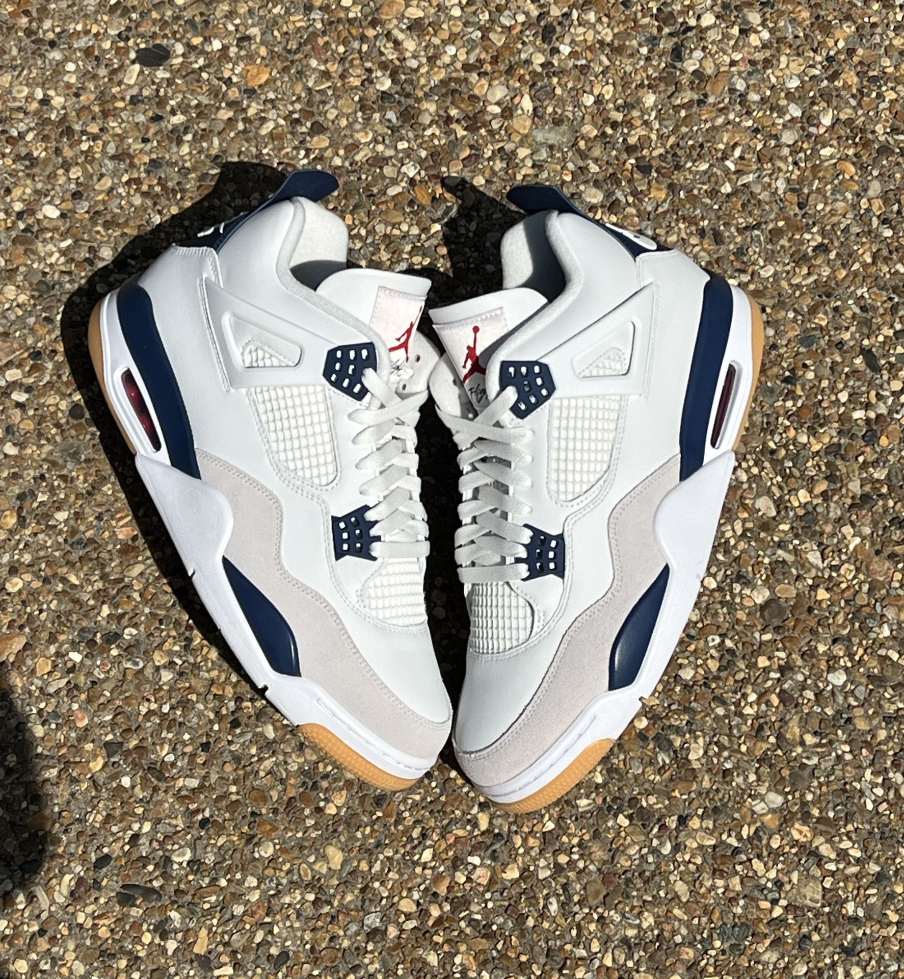 Jordan 4 SB navy