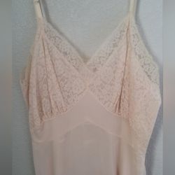 Vintage 1960s Pale Pink Slip Size 36