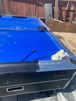 Air hockey table with puck&pusher