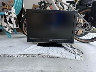 $35 Firm: Sony BRAVIA 32” LCD TV – Remote Included – Works Great