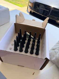 Spiked Lug Set