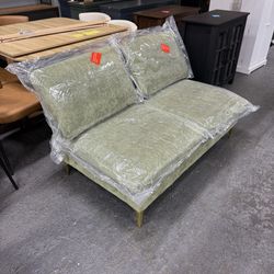 Loveseat green(55Wx33Dx32H)