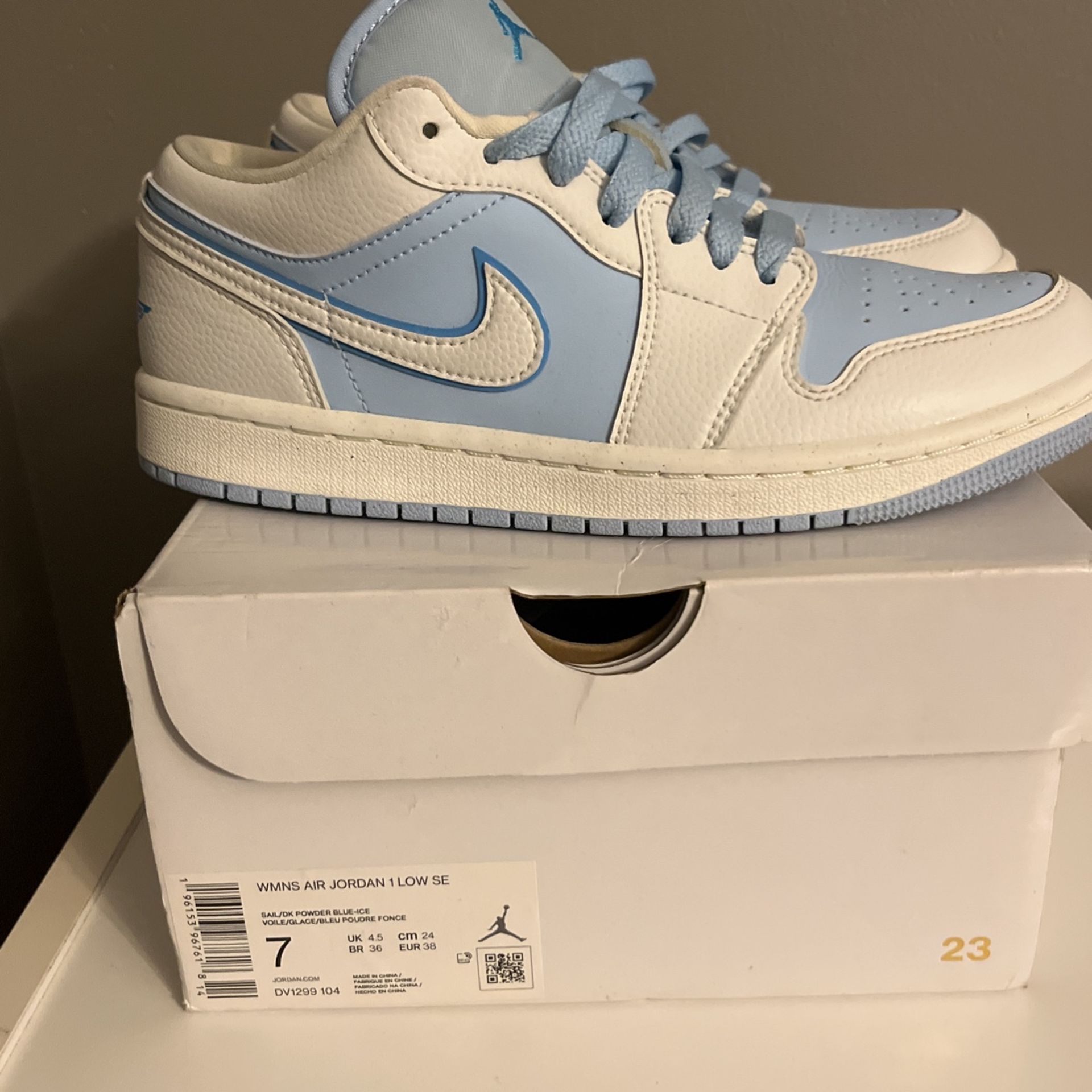WMNS AIR JORDAN 1 LOW SE
