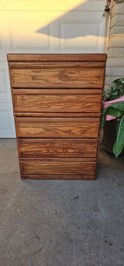 ** Beatiful 5 drawer wooden dresser **