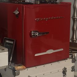 Ole School Frigidaire Mini Fridge