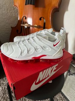 Nike white with red bottom vapormax