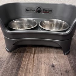 Dog/ Pet Feeder 