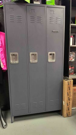 3 door locker