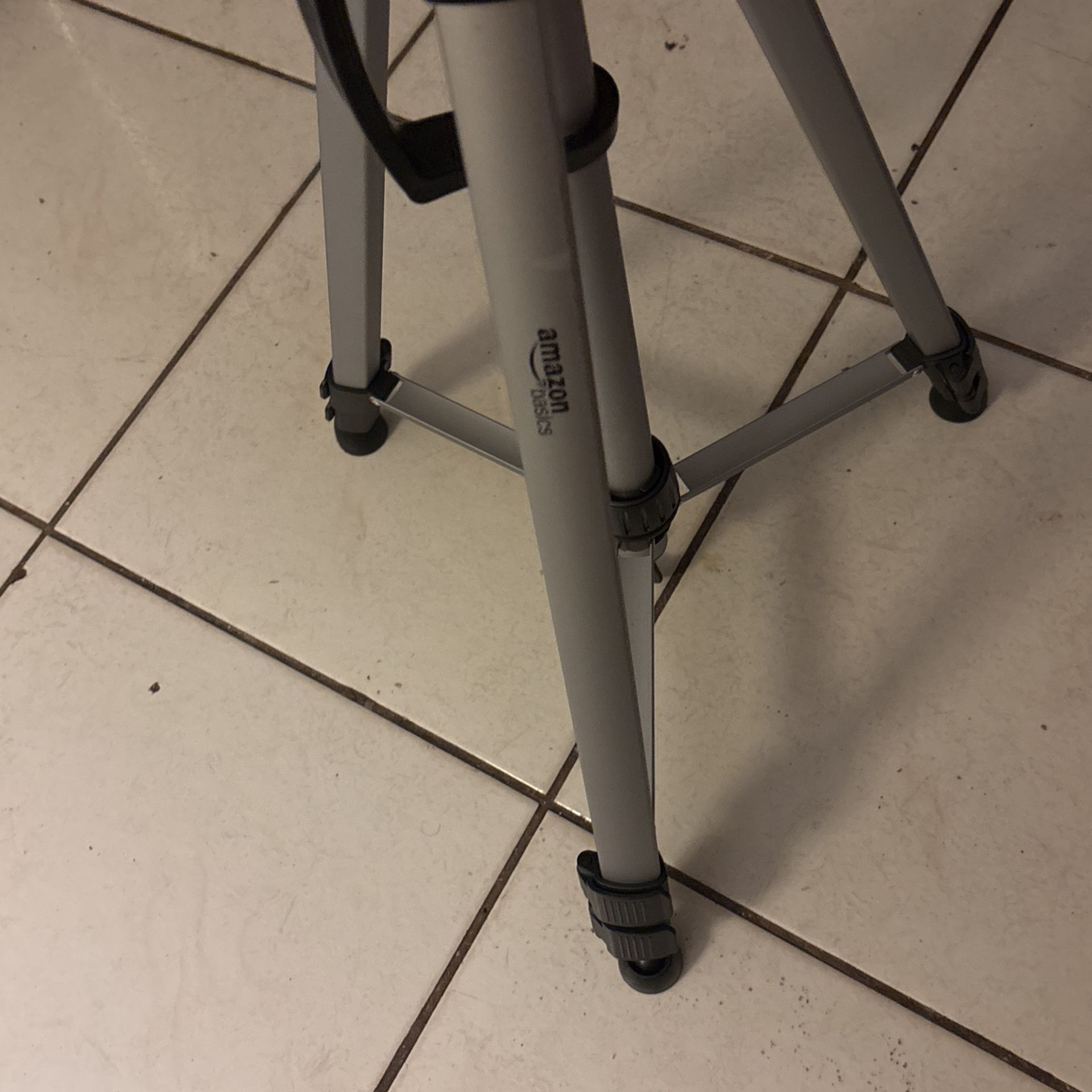 Amazon basic tripod With Bag