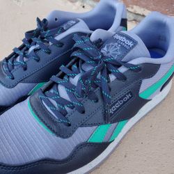 Reebok classic sneaker size 9.5 wmns