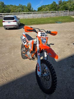 2023 ktm 450 200 millas como nueva like new
