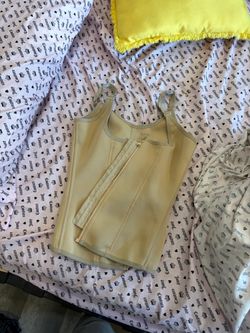 woman’s waist trainer
