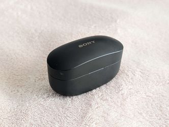 Sony WF-1000XM4 earbuds headphones