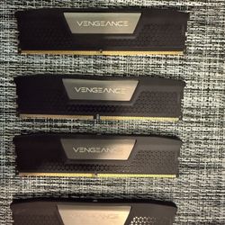CORSAIR VENGEANCE DDR5 RAM 16GB (2x8GB) 5200MHz CL40-40-40-77 1.25V Intel XMP 2 SETS