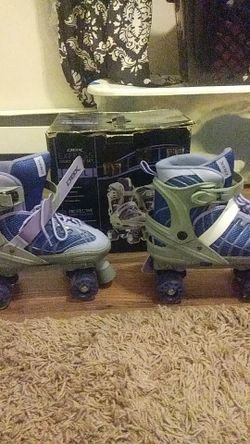Girls Quard skate set adjustable fit between sizes 5 and 8 girls. Brand new never used