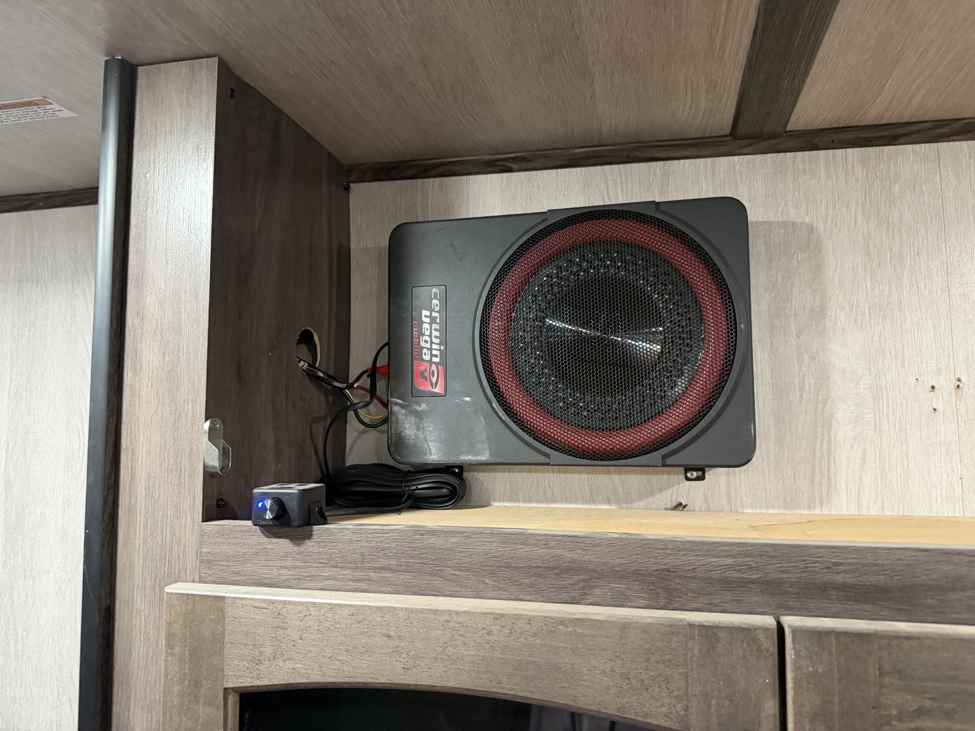 Cerwin vega VPAS10 10" 2Ω 550W Max / 200W RMS Powered Active Subwoofer Enclosure + Bass Knob