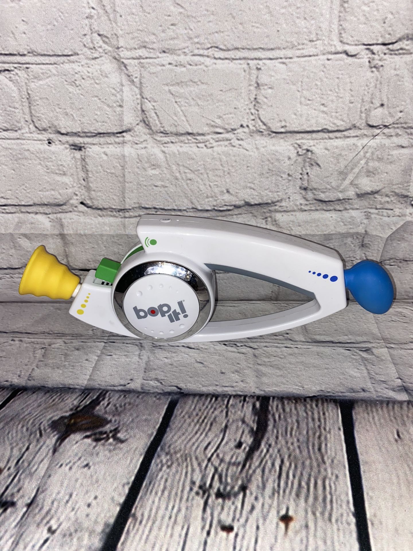 BOP IT Talking Handheld Electronic Reflex Game White 2008 Hasbro TESTED Working