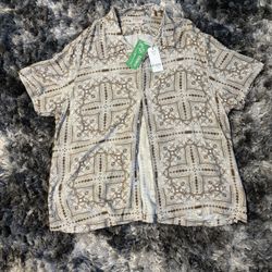 GUESS Short Sleeve Button-Up Shirt – Beige/Brown Pattern – Size (XL)