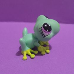 2007 Hasbro Littlest Pet Shop #479 Green Spotted Frog Purple Eyes LPS.