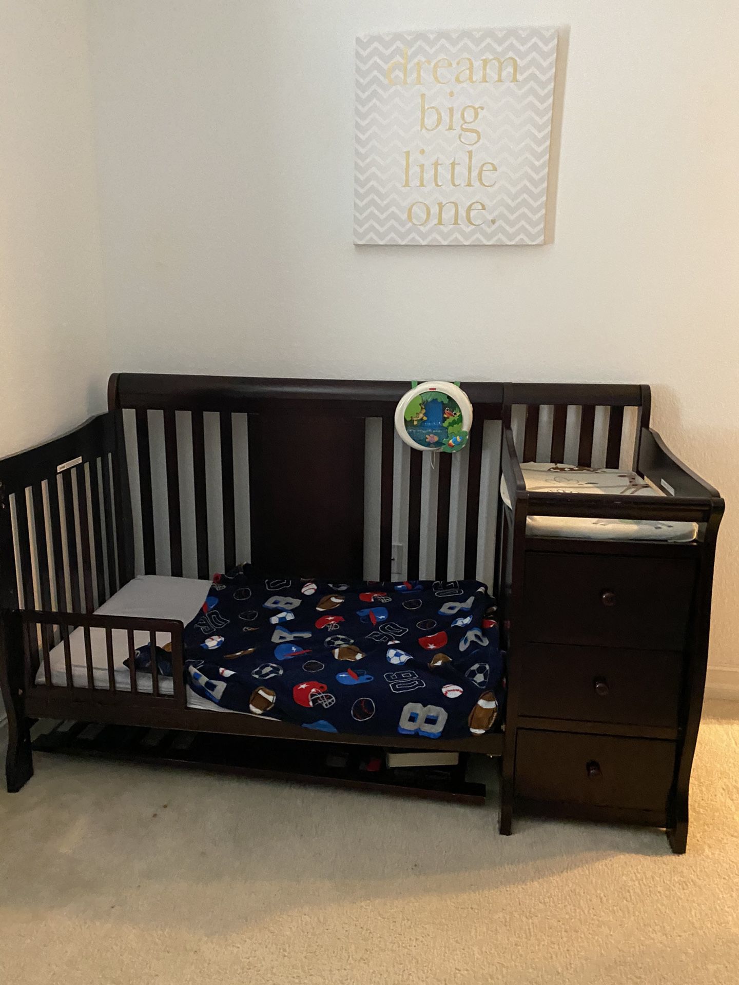 4 in 1 Convertible Crib w/ 3 drawers, Changing table and storage