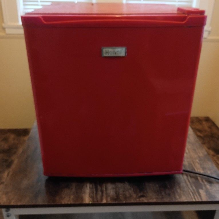 Wanai Mini Fridge With Tiny Freezer