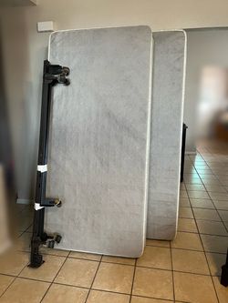 Metal rails frame and box springs King size