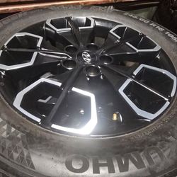 4 2023 HYUNDAI SANTA FE RIMS&TIRES 18"