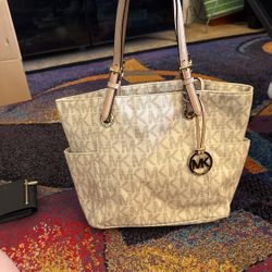 Michael Kora Purse EXCELLENT CONDITION 