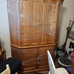 Amish Built Oak Television Armoire Cabinet