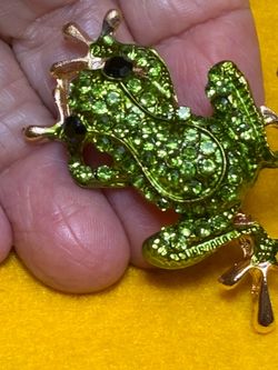Sparkling Green Frog Rhinestone Brooch