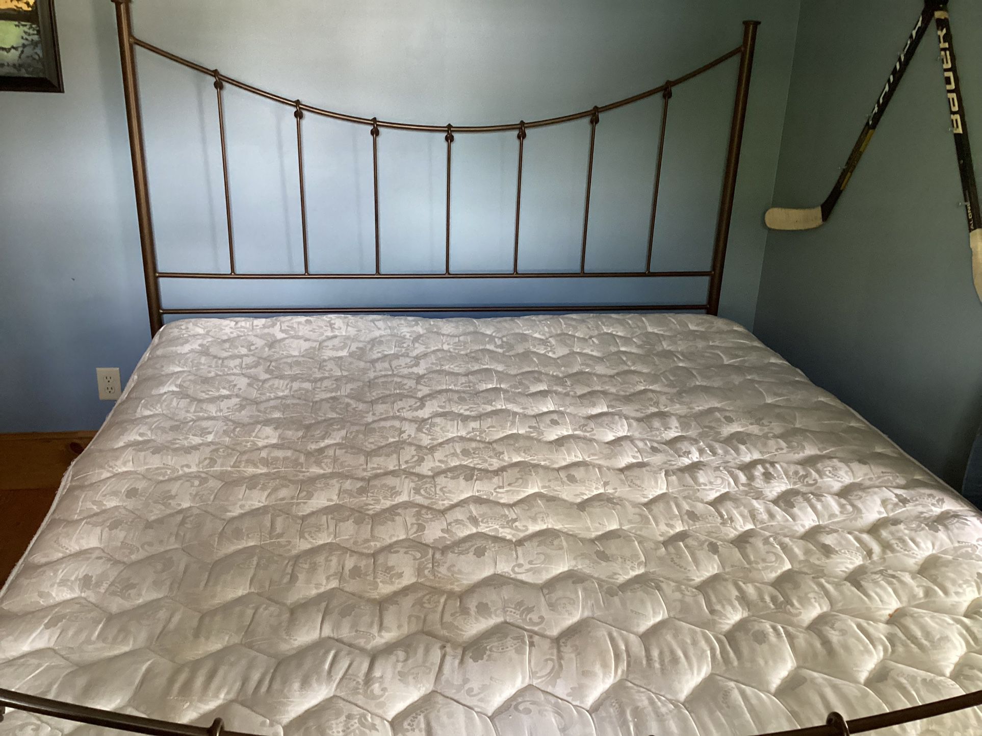 King Bed With Split Box Spring 