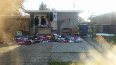 1284 n helm ave 93727