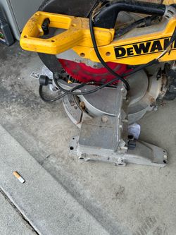 DeWalt DW706 12” Double Bevel Compound Miter Saw
