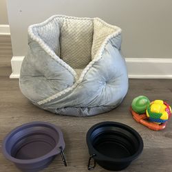 Pet Bed And Collapsible Bowls 